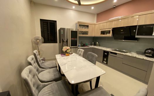 CẦN BÁN GẤP NHÀ ĐẸP NGÕ PHỐ TRẠM LONG BIÊN 45m2 ,5.22 TỶ