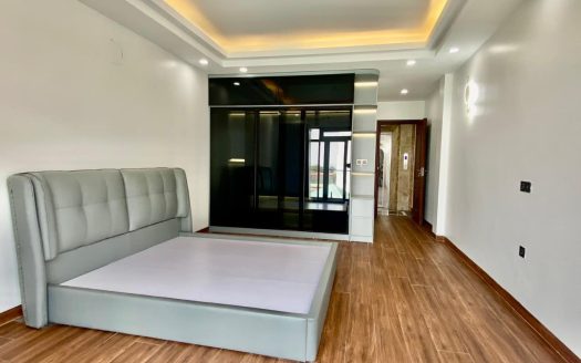 Bán Nhà Nguyễn Văn Cừ, Long Biên 52m2, 6T giá 10,5 tỷ ( Ô tô vào nhà)
