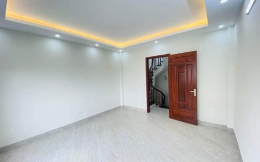 Bán Nhà Ngõ 48 Ngô Gia Tự, Long Biên 35m2, 5T giá 3,2 tỷ (Gần ô tô đỗ)