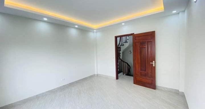 Bán Nhà Ngõ 48 Ngô Gia Tự, Long Biên 35m2, 5T giá 3,2 tỷ (Gần ô tô đỗ)