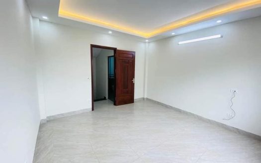 Bán Nhà Ngõ 48 Ngô Gia Tự, Long Biên 35m2, 5T giá 3,2 tỷ (Gần ô tô đỗ)