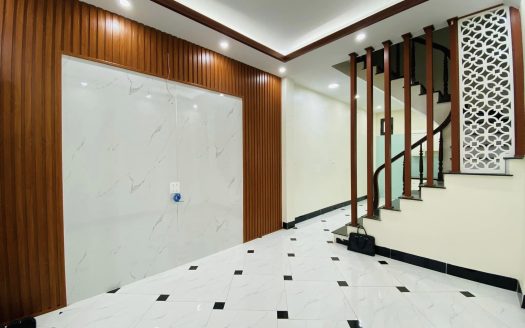 Giá Tốt. Bán Nhà Ngô Gia Tự, Long Biên 38m2, 5T chỉ 3,6 tỷ (Cam kết chuẩn)