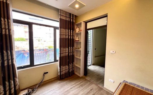 Bán Nhà Ngô Gia Tự, Long Biên 41m2, 4T giá 4,68 tỷ ( Phía trước thoáng sáng)