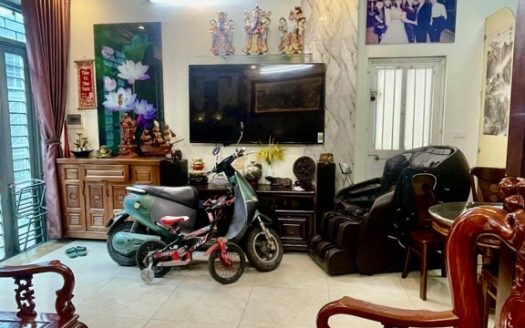 -	Bán Nhà Bát Khối, Long Biên 4T, 37m2 giá 5,75 tỷ (Lô góc, ô tô VF3 đỗ cửa)