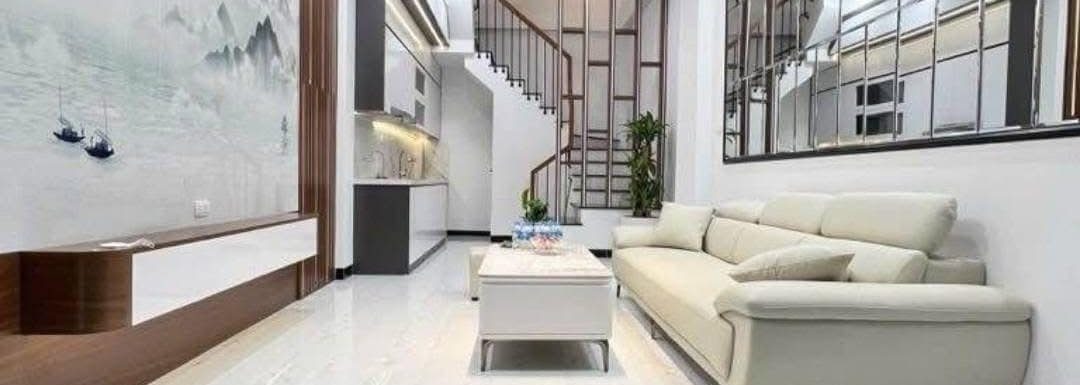 Bán Nhà Ngọc Lâm, Long Biên 43m2, 5T giá 9,6 tỷ (Xây độc lập, ngõ thoáng )