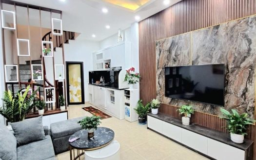 -	Bán Nhà Ngô Gia Tự, Phường Việt Hưng, Long Biên 5T, 33m2 giá 6,8 tỷ (Nhà cách ô tô đỗ 25m)