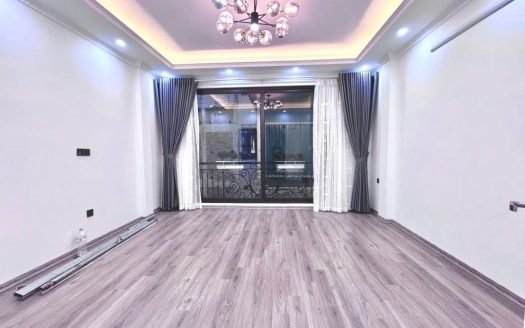 🔥 Bán Nhà Ngô Gia Tự, Phường Việt Hưng, Long Biên 5T, 33m2 giá 6,95 tỷ ( ô tô đỗ gần)