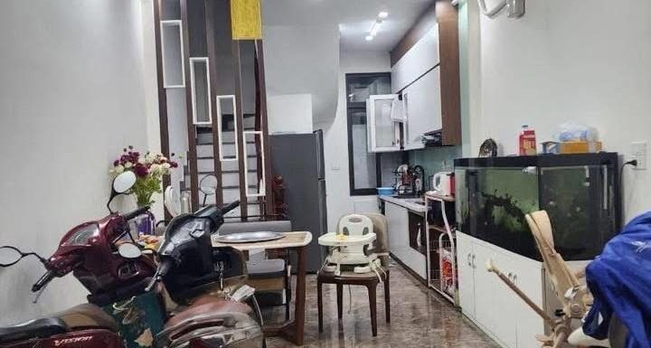 Bán Nhà Ngõ 122 Xuân Đỗ, Cự Khối, Long Biên 33m2, 5T giá 6,4 tỷ