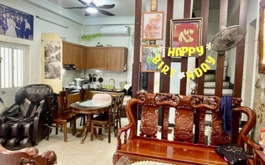 -	Bán Nhà Bát Khối, Long Biên 4T, 37m2 giá 5,75 tỷ (Lô góc, ô tô VF3 đỗ cửa)
