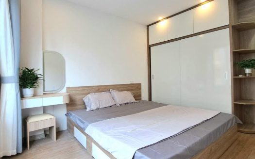 -	Bán Nhà Ngô Gia Tự, Phường Việt Hưng, Long Biên 5T, 33m2 giá 6,8 tỷ (Nhà cách ô tô đỗ 25m)
