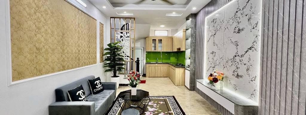 Bán Nhà Ngõ 206 Cổ Linh, Long Biên 33m2, 5T giá 7,5 tỷ